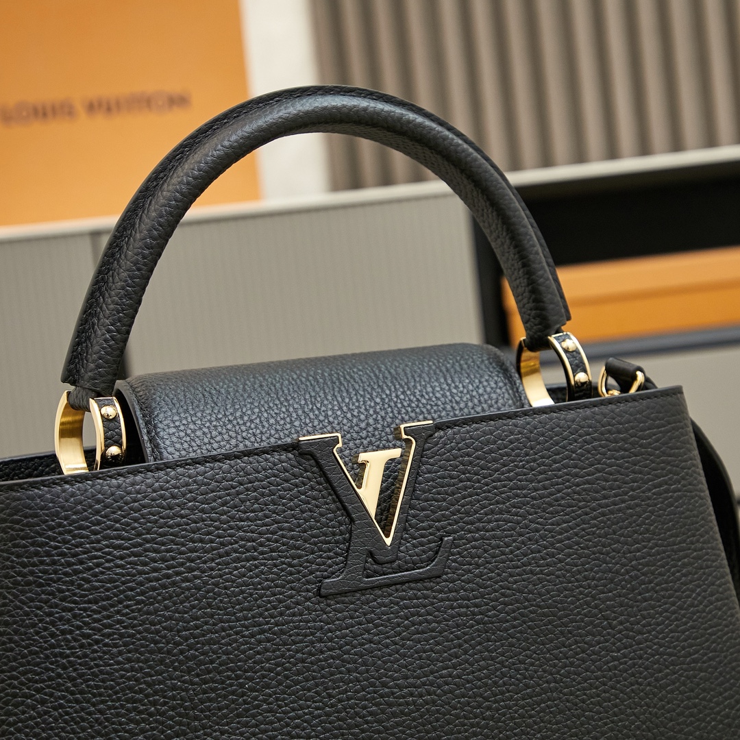 4 Capucines handbags, like the brand itself, are timeless and can bring a touch of sophisticated style to any look.