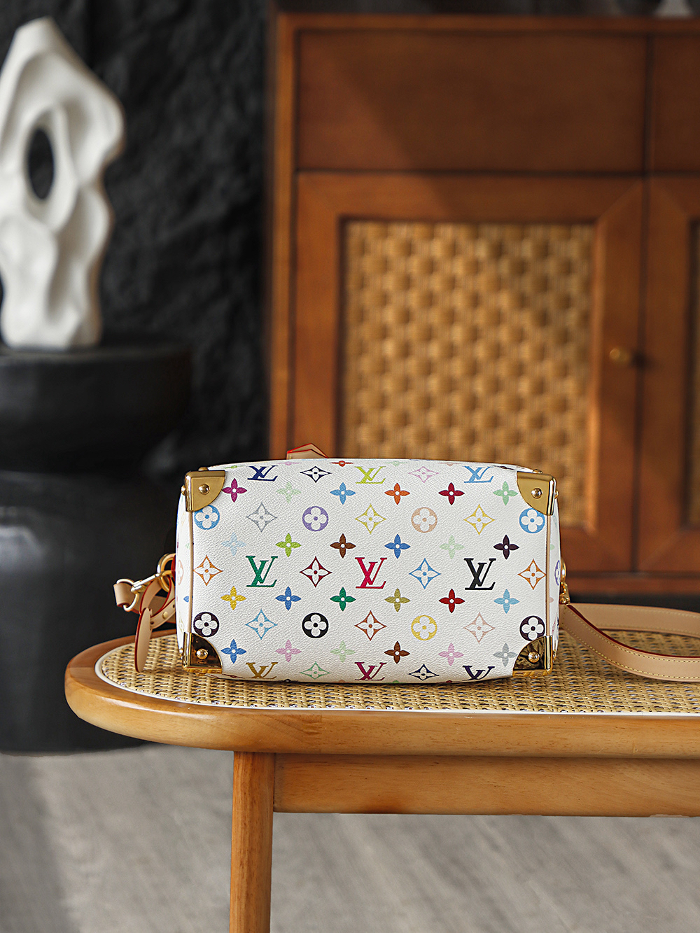 4 Louis Vuitton The Speedy 25 Tricolor inherits the elegant soul of the classic Speedy series.