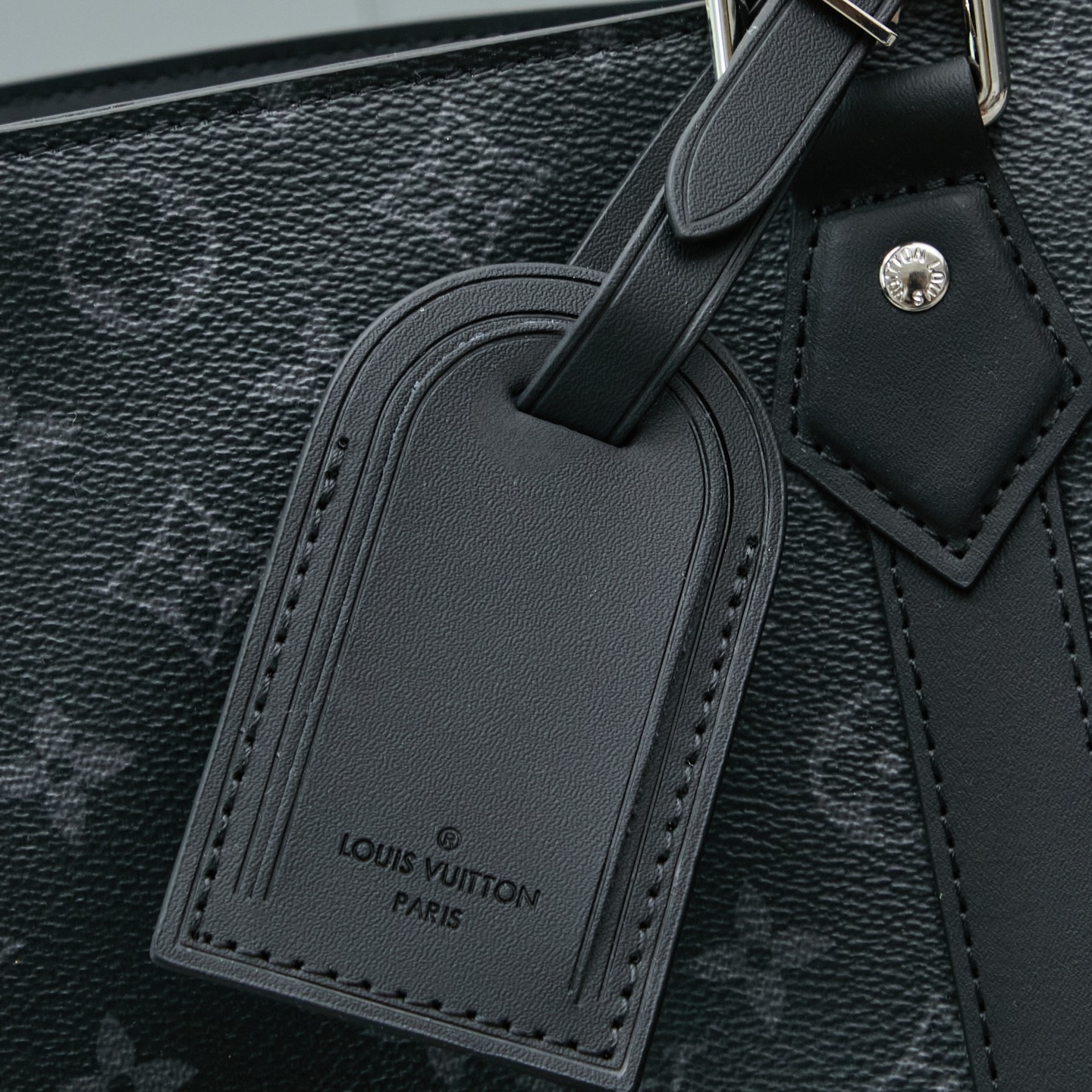 4 Louis Vuitton M46451 Black Monogram: A spacious handbag from the Sac Plat collection, the Sac Plat 24H features leather trim.