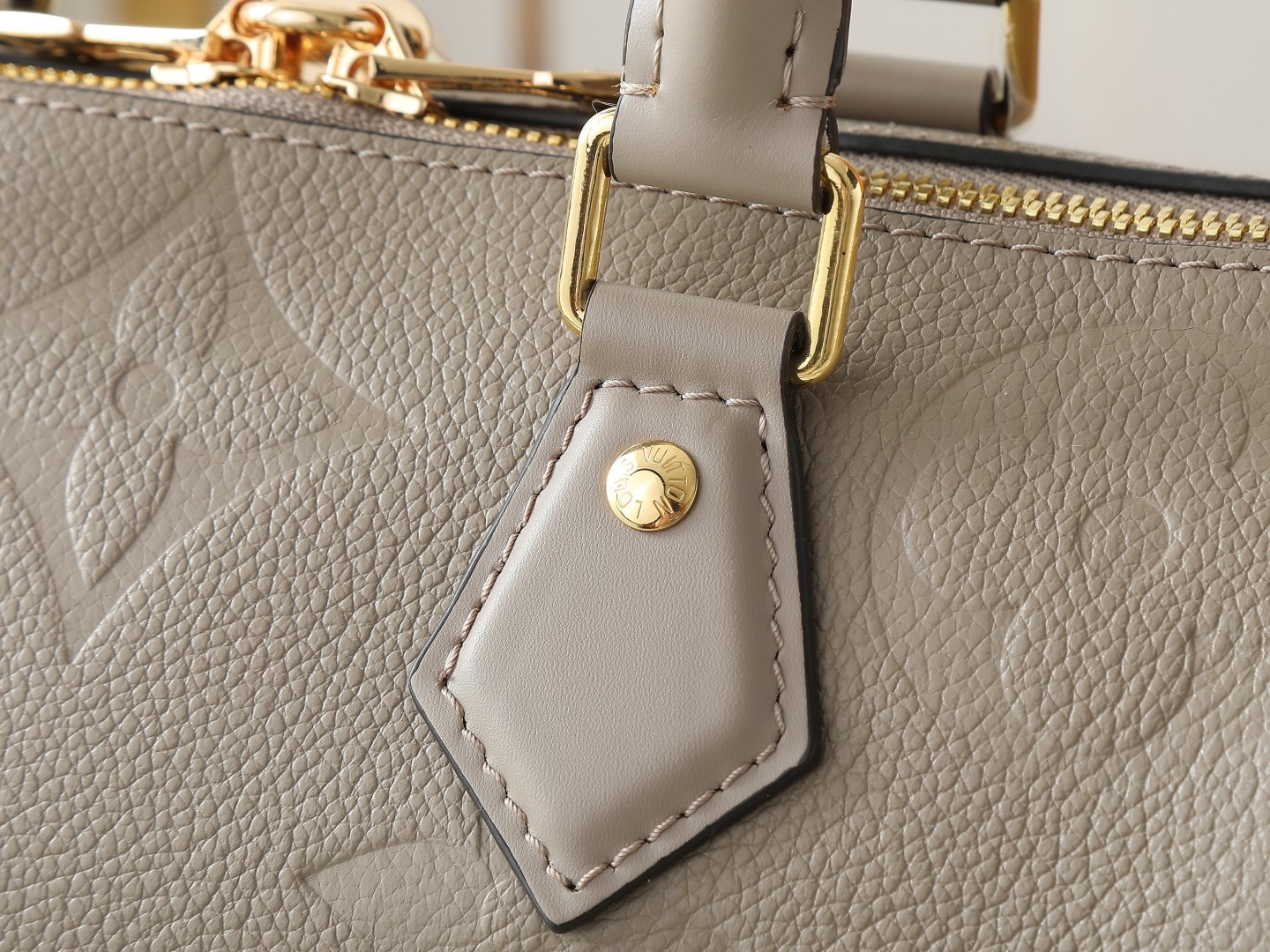 4 Louis Vuitton M59273 Grey — Full Leather Embossed Speedy "Pillow" Bag — Speedy Bandoulière 25 Handbag (M58947)