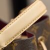 Louis Vuitton This model is crafted using custom French manufacturing techniques, features dynamic rolling code chip technology, and utilizes original-spec fabric.