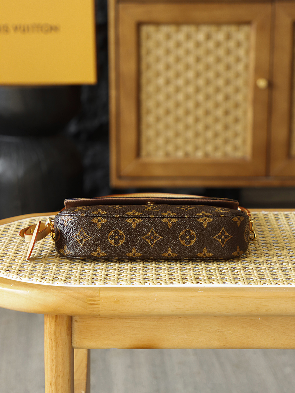 4 Louis Vuitton In recent years, the Y2K retro trend has continued to gain momentum; Ivy was born at the intersection of this retro resurgence and modern practicality.