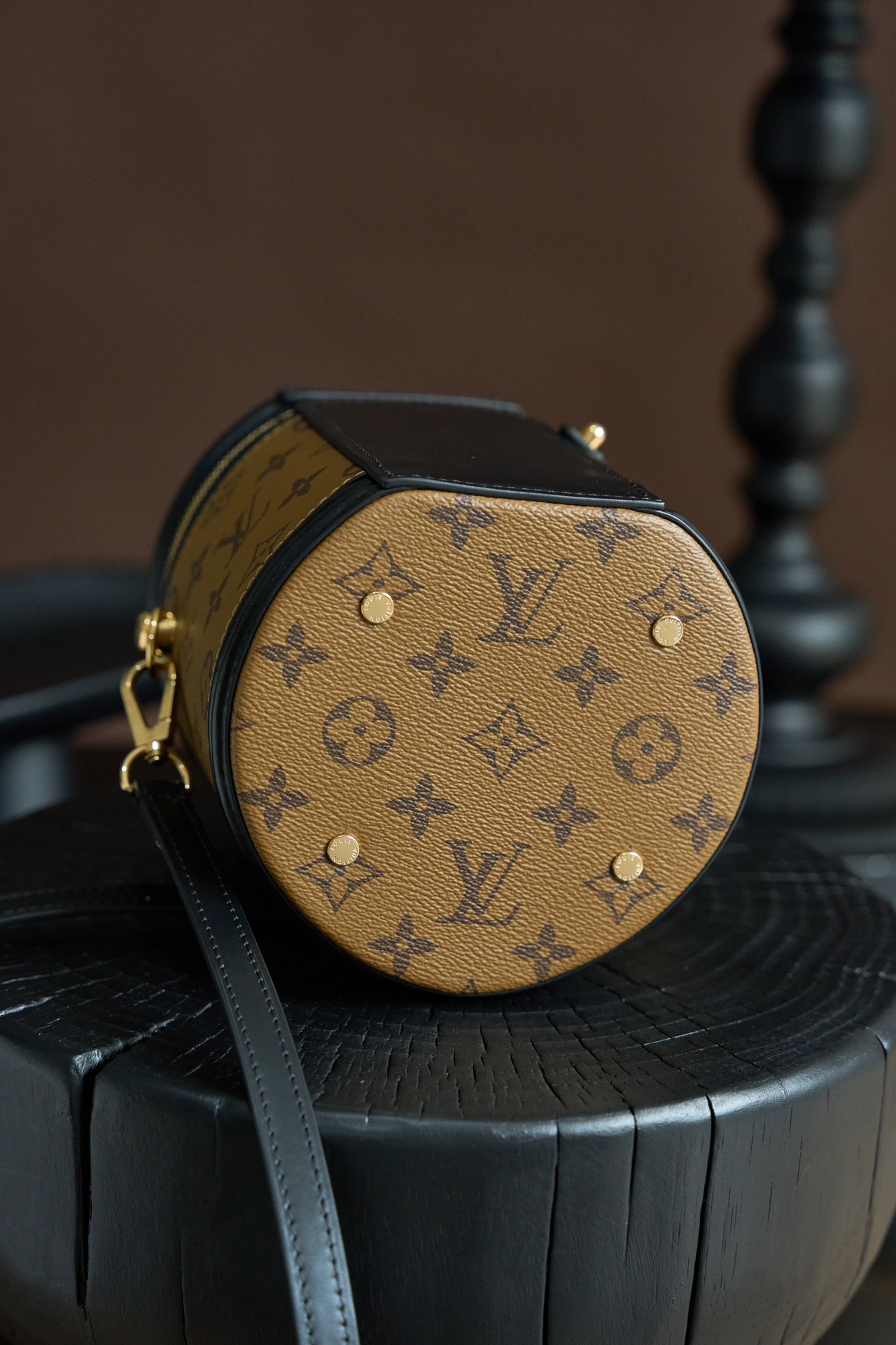 4 Louis Vuitton This model is crafted using custom French manufacturing techniques and features a dynamic rolling-code chip; it utilizes authentic, model-specific fabric and exclusive, original-spec hardware—constructed from all-steel with a light gold electroplated finish—ensuring perfect color and finish consistency.