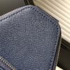 5 Louis Vuitton M30971 Midnight Blue This Avenue shoulder bag is made of Taïga cowhide leather.