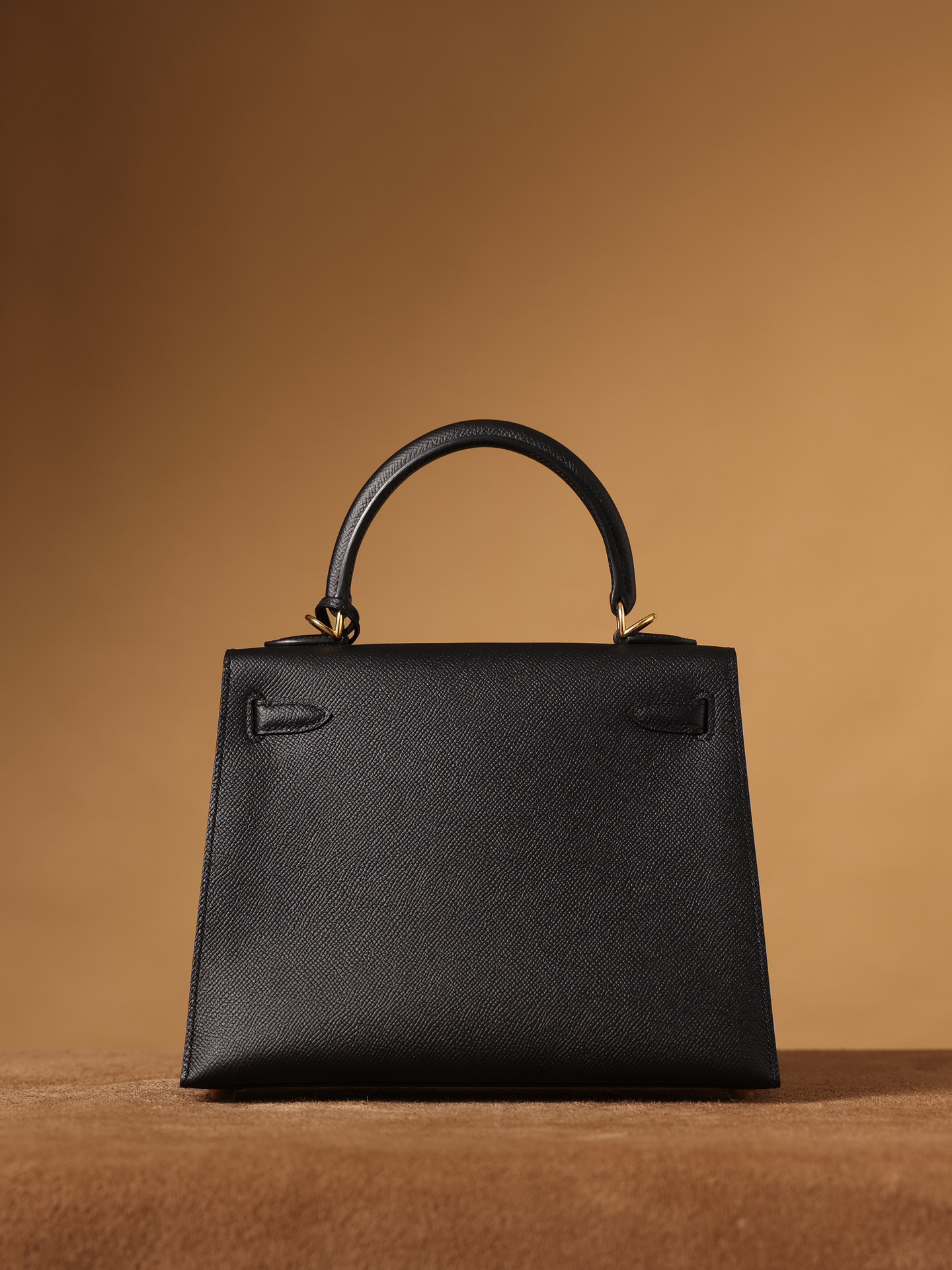 5 Hermes Kelly bag, black, 25cm, with gold hardware.