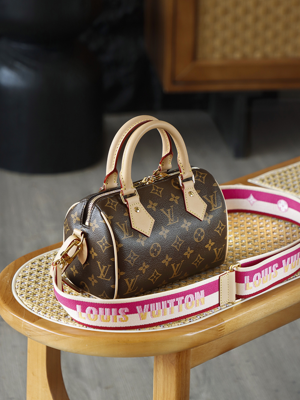 Louis Vuitton The Speedy Bandoulière 20 carries the DNA of a century-old heritage, featuring an iconic, three-dimensional "pillow" silhouette that is both sleek and structured.