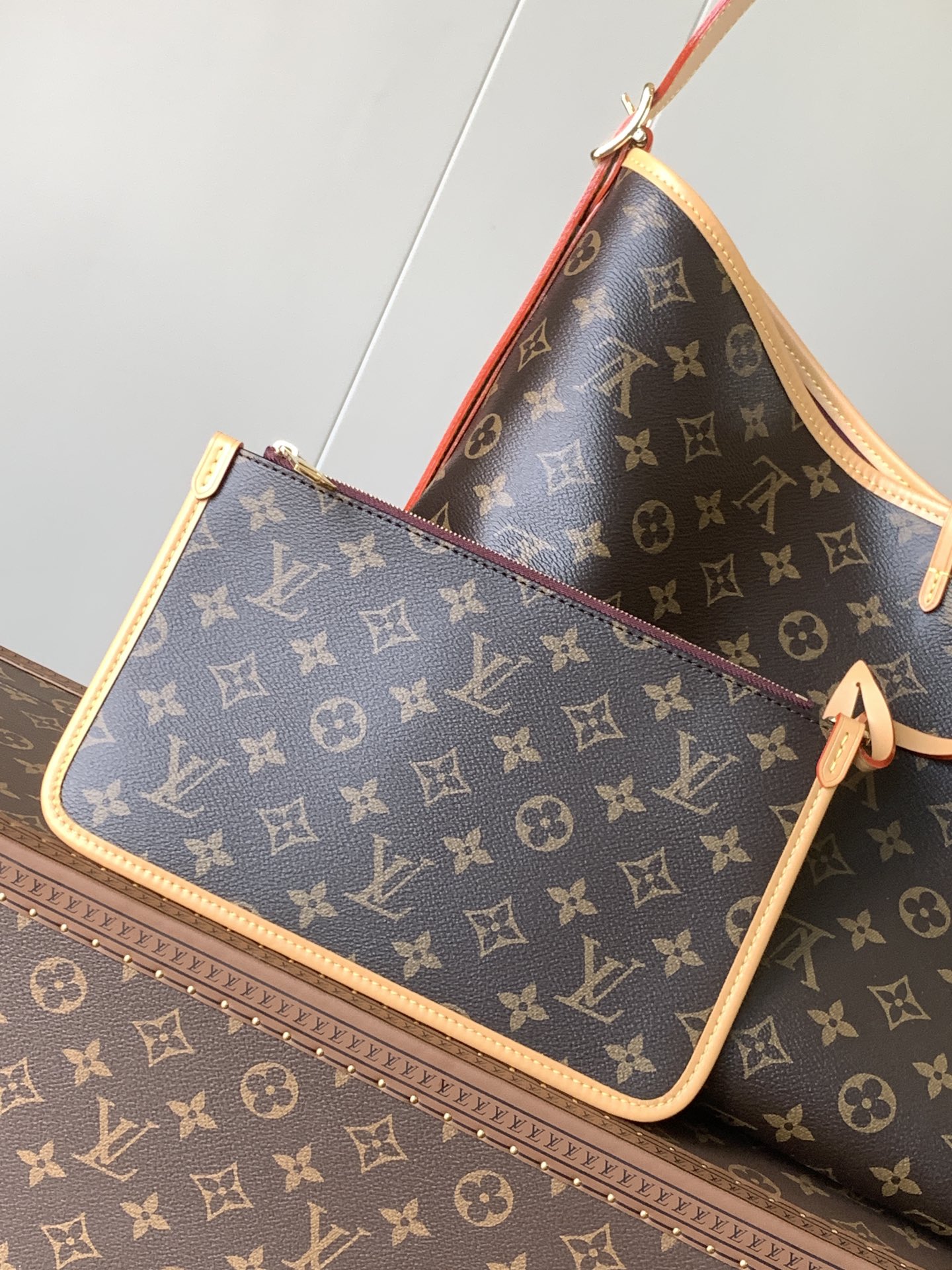 5 Louis Vuitton Launches the Brand-New CarryAll Medium Handbag