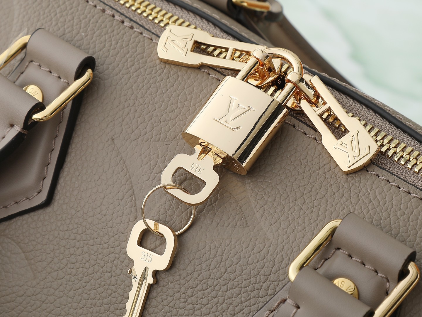 5 Louis Vuitton M59273 Grey — Full Leather Embossed Speedy "Pillow" Bag — Speedy Bandoulière 25 Handbag (M58947)