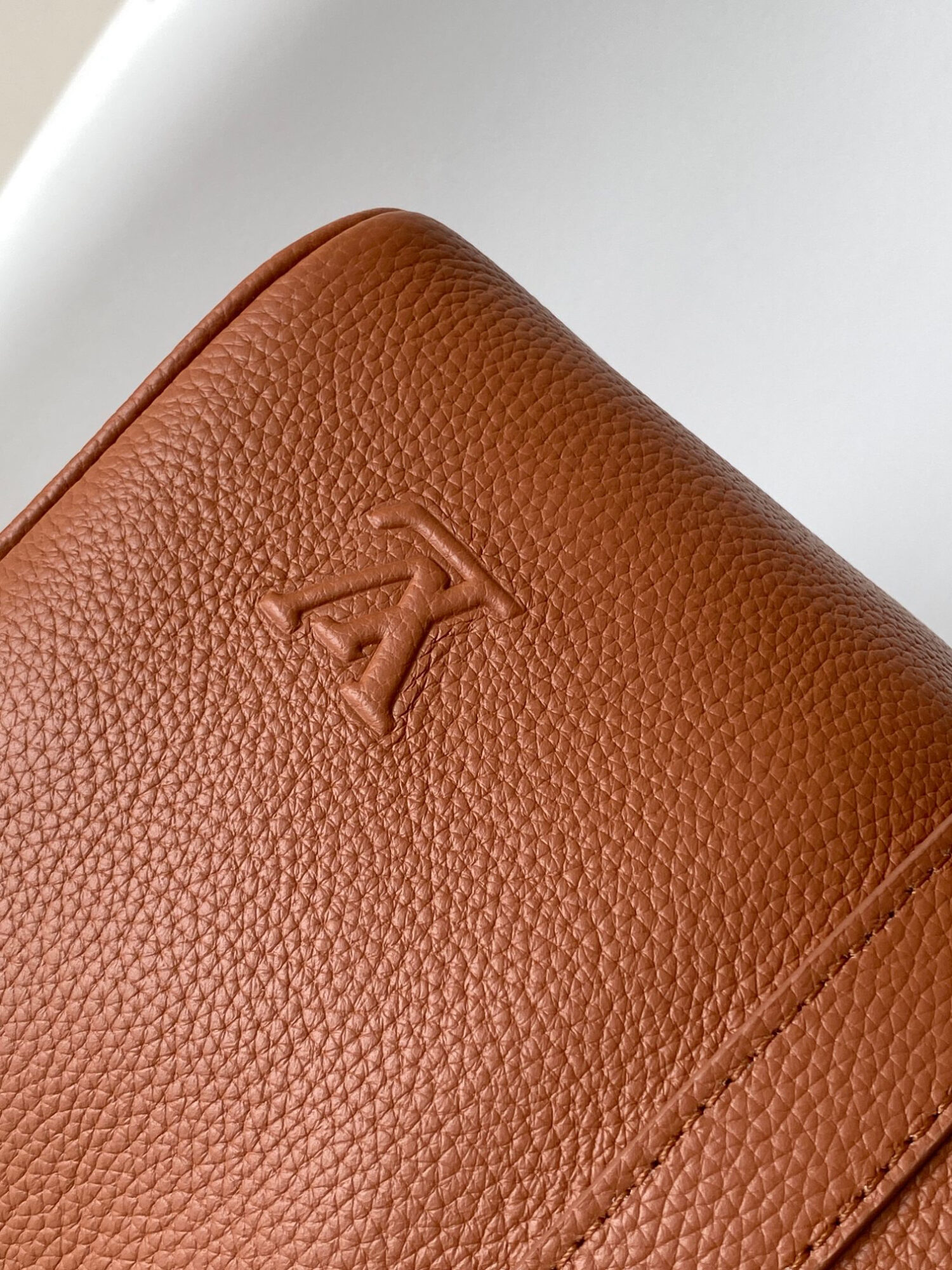 6 Louis Vuitton Keepall Bandoulière 35 Bag — This practical and versatile Keepall Bandoulière
