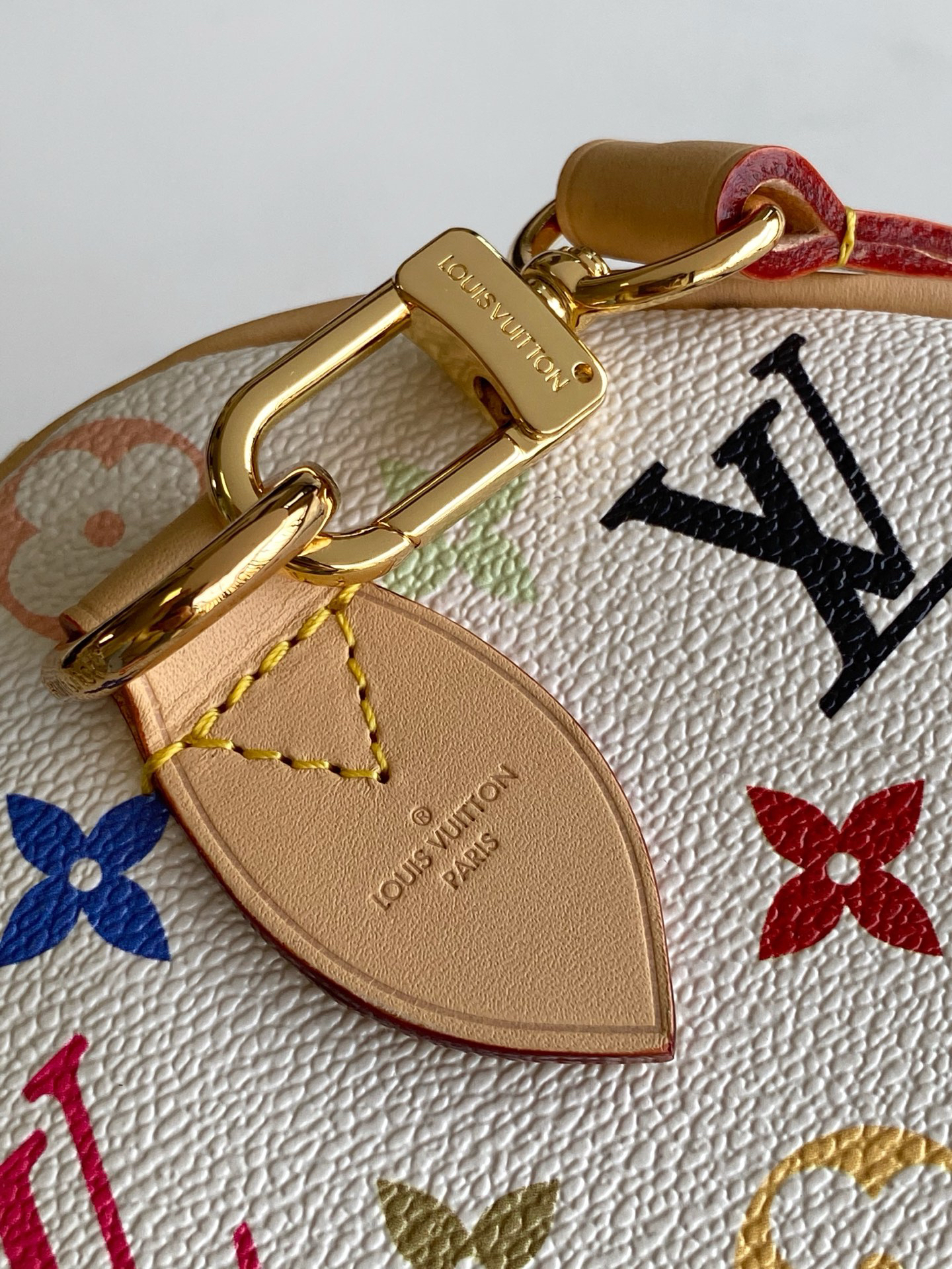 6 Louis Vuitton The M13085 Speedy Bandoulière 25 handbag features the classic Monogram pattern.