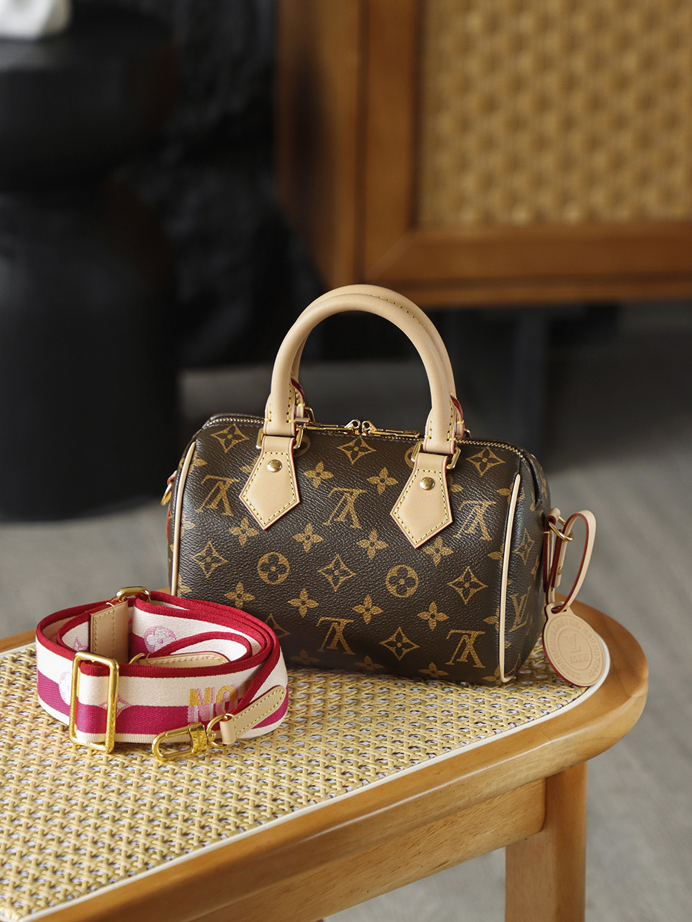 Louis Vuitton The Speedy Bandoulière 20 carries the DNA of a century-old heritage, featuring an iconic, three-dimensional "pillow" silhouette that is both sleek and structured.