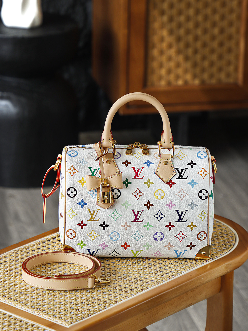 6 Louis Vuitton The Speedy 25 Tricolor inherits the elegant soul of the classic Speedy series.
