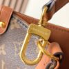 6 Louis Vuitton This ONTHEGO ORGANIZER handbag