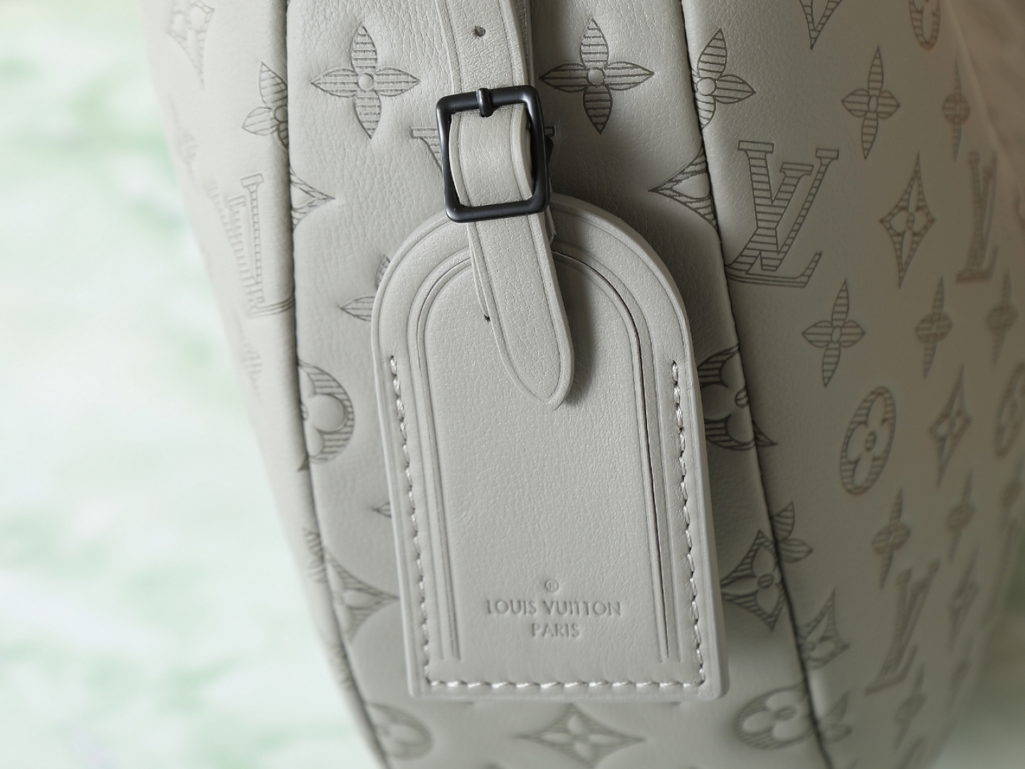 6 Louis Vuitton M24468: This Hobo Hamac bag is crafted from soft Monogram Shadow embossed cowhide leather.