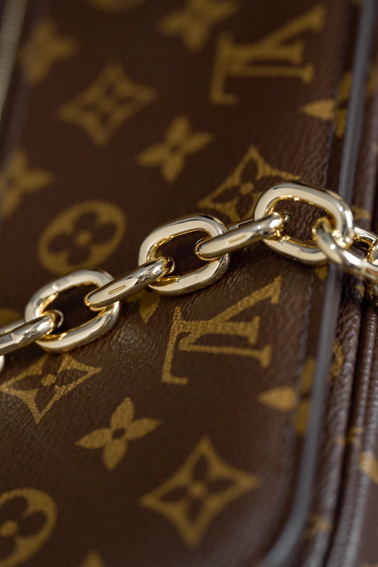 6 Louis Vuitton This model features custom craftsmanship inspired by Italian manufacturing standards, dynamic rolling code technology, and exclusive factory-original fabrics.