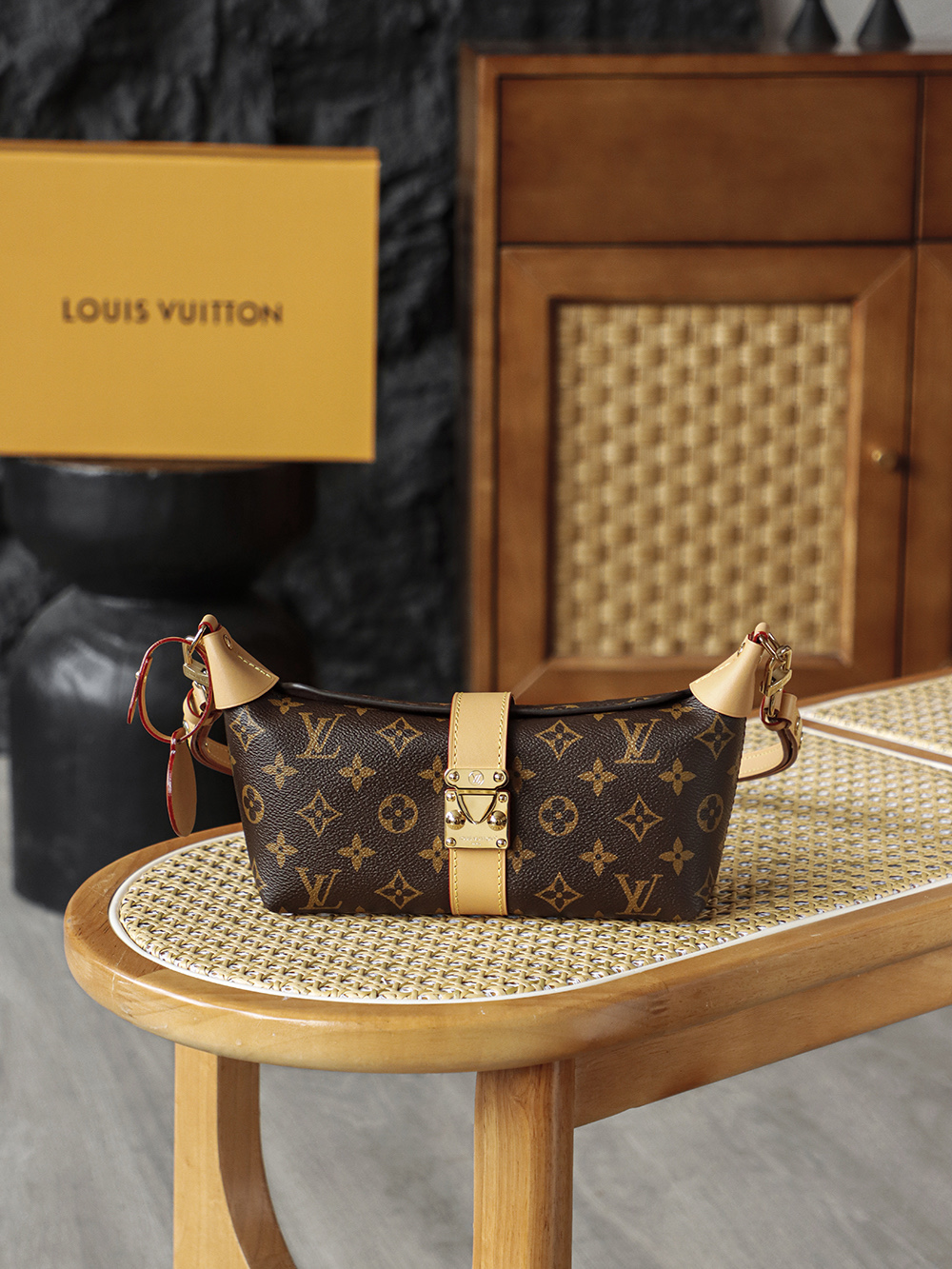 6 Louis Vuitton The Pochette Mia lunchbox bag delivers a stunning visual impact, exuding an air of vintage chic that is off the charts. Its magnetic S-lock clasp serves not only as a decorative accent but also as a symbol of exquisite craftsmanship and quality.