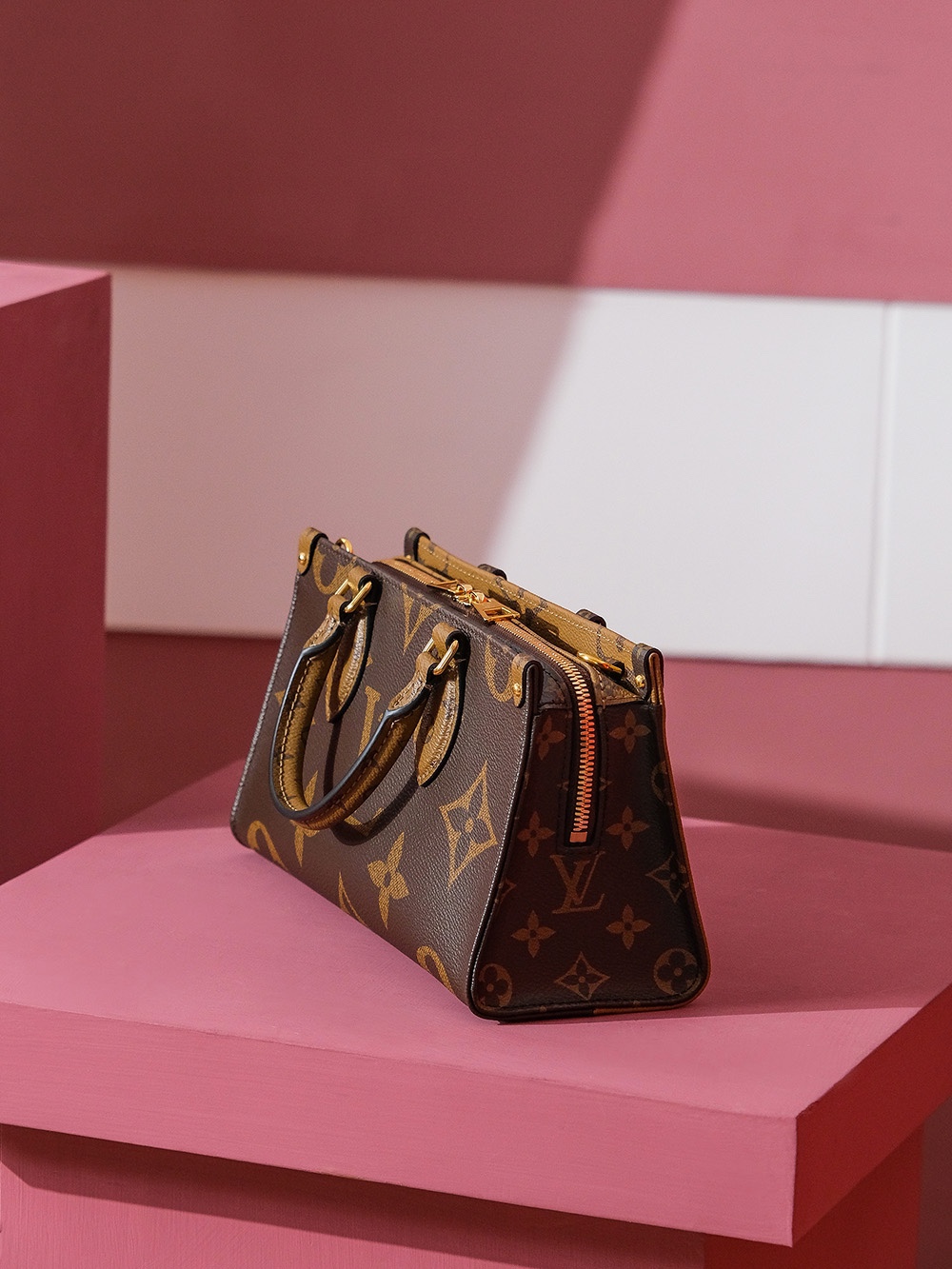 6 Louis Vuitton A fresh reinterpretation of the EAST WEST—featuring a spacious silhouette—is poised to unleash yet another wave of fashion trends!