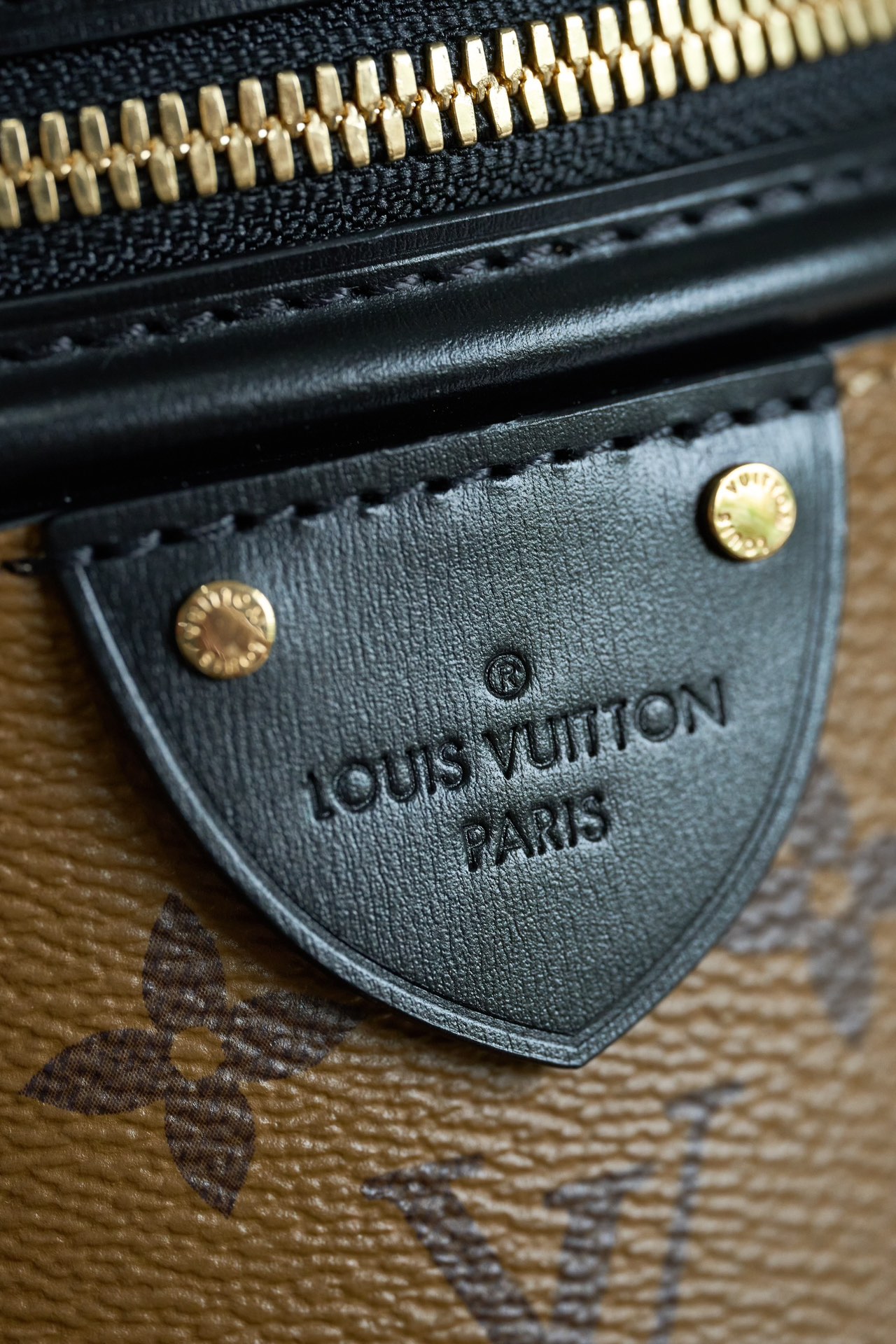 6 Louis Vuitton This model is crafted using custom French manufacturing techniques and features a dynamic rolling-code chip; it utilizes authentic, model-specific fabric and exclusive, original-spec hardware—constructed from all-steel with a light gold electroplated finish—ensuring perfect color and finish consistency.