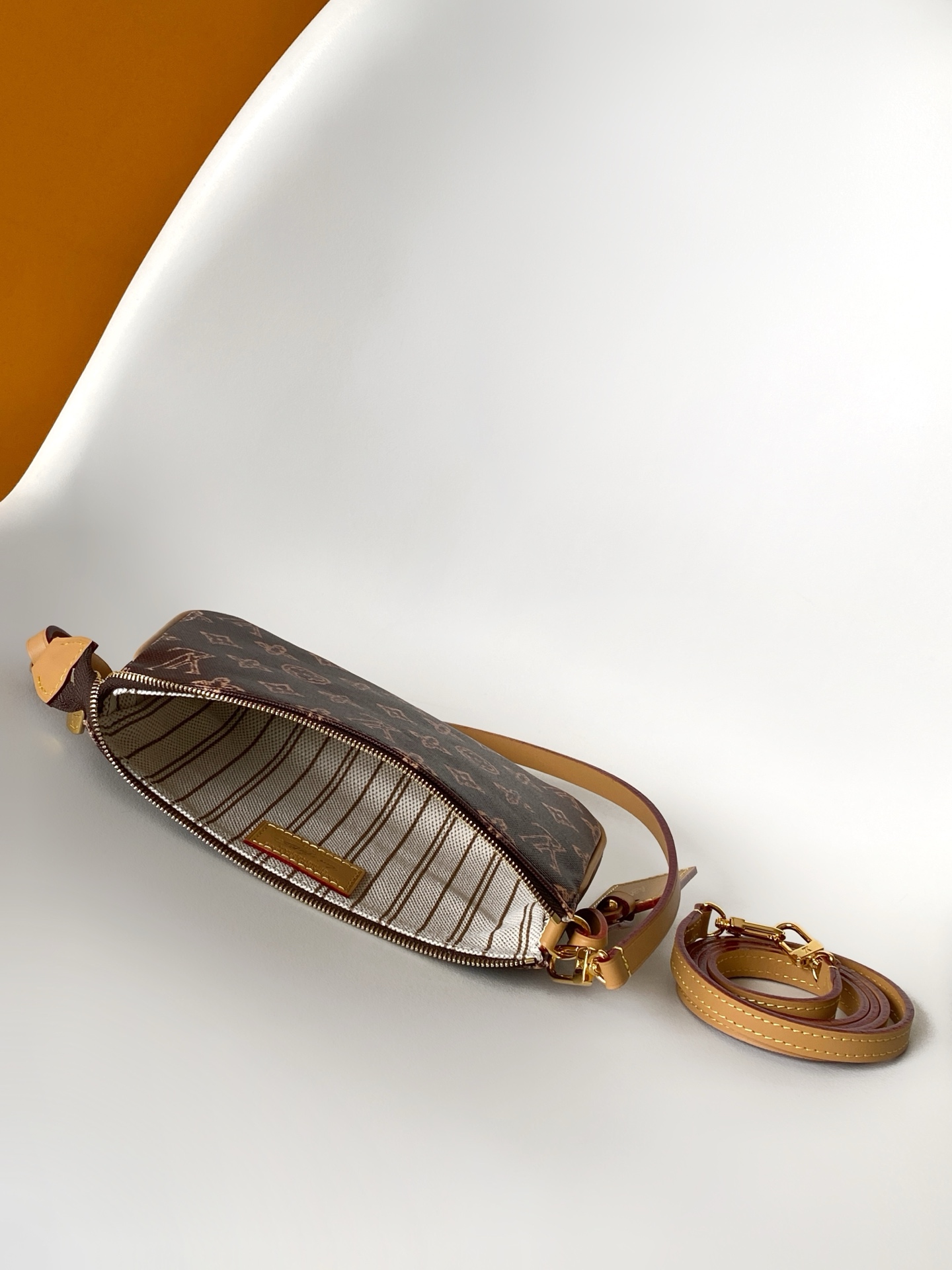 7 Louis Vuitton This Pochette Accessoires handbag is specially designed to celebrate the birth of the Louis Vuitton Monogram pattern.