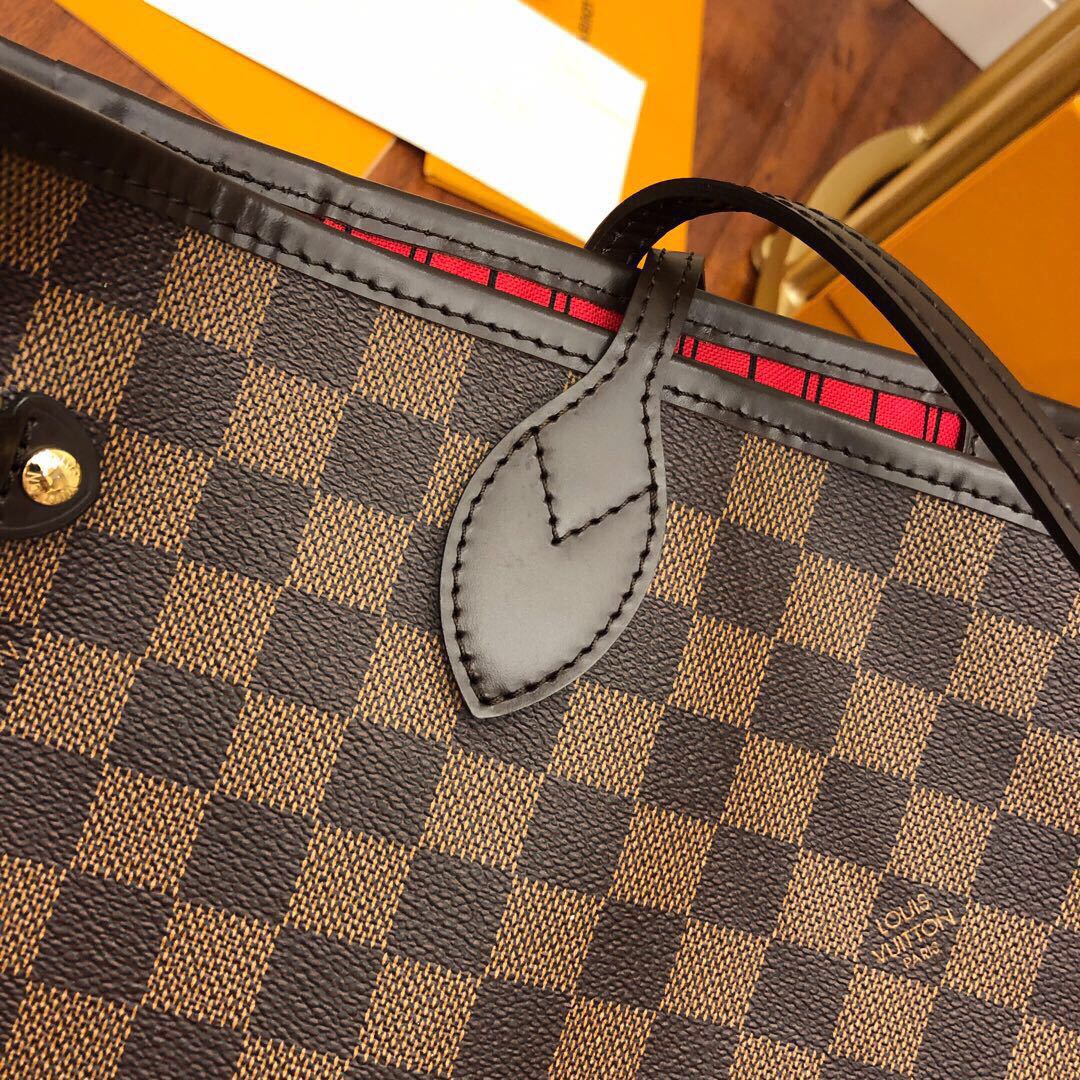 7 Louis Vuitton The leather is Grade A Italian leather sourced from the manufacturing factory.