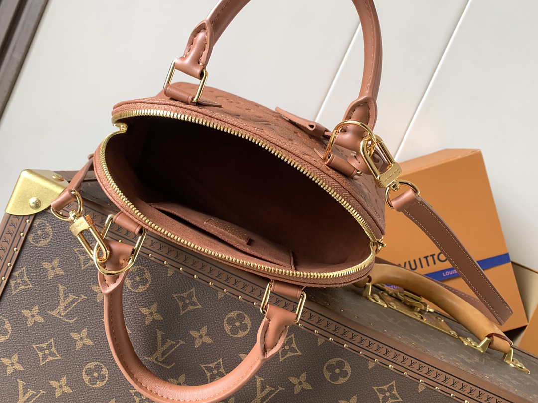 7 Louis Vuitton This Alma BB handbag showcases the iconic Alma BB silhouette, crafted from the House's exceptionally soft Monogram Empreinte leather.
