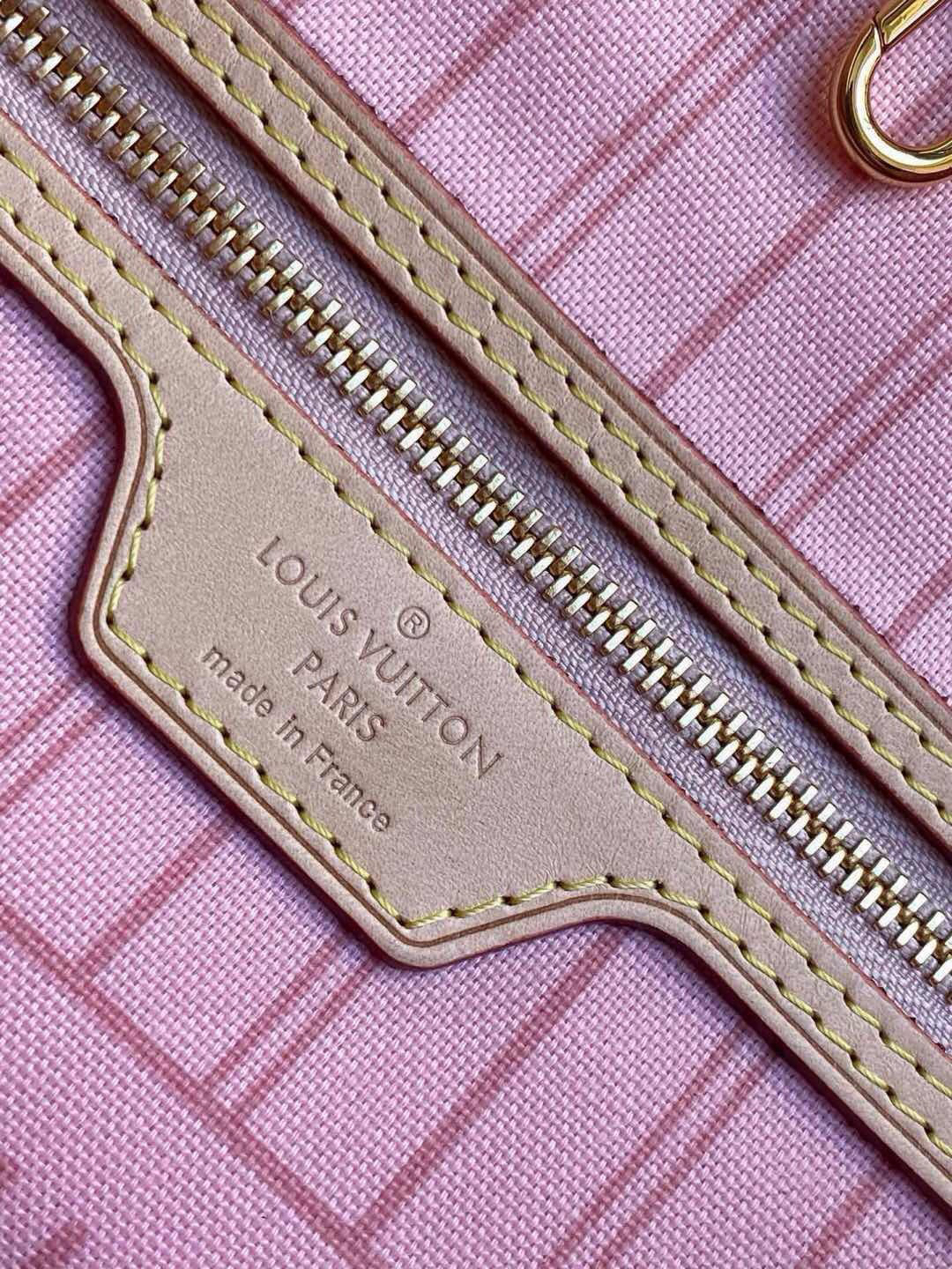 7 Louis Vuitton The legendary Neverfull handbag: always ready to meet your every need.