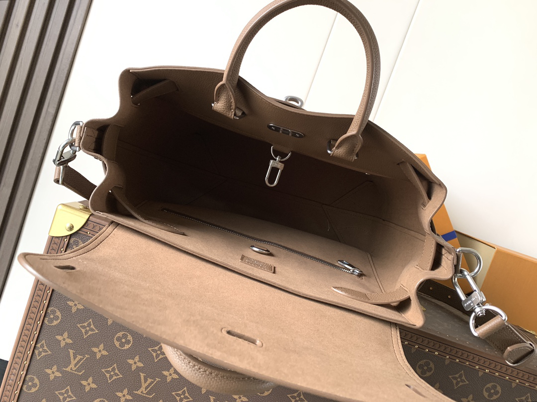7 Louis Vuitton This Steamer 30 bag reimagines the century-old classic Steamer—a style that has remained popular for a hundred years—in LV Touch cowhide.