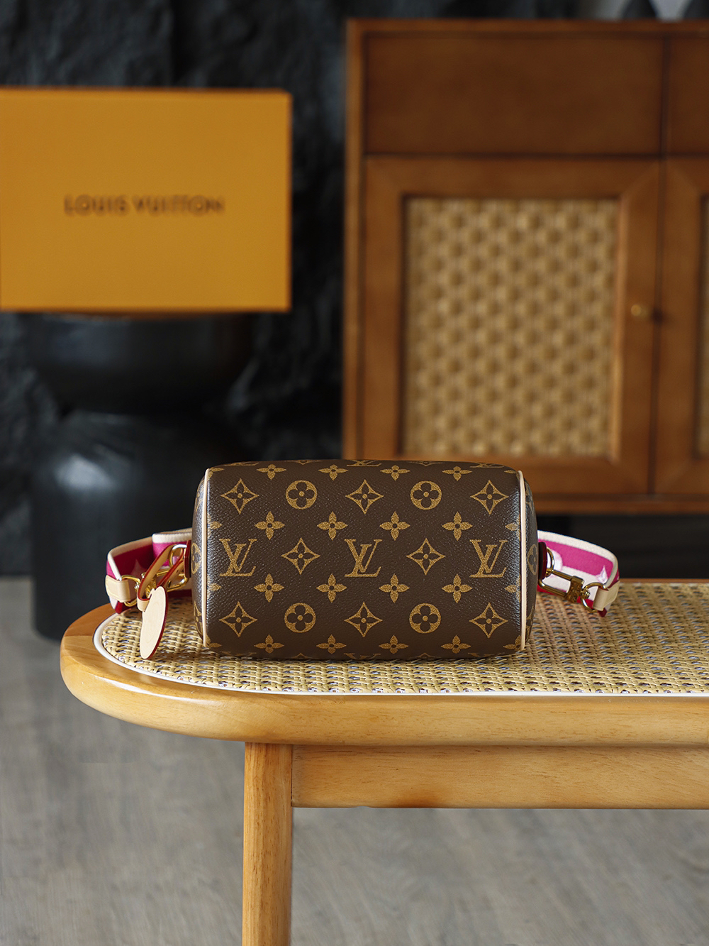 Louis Vuitton The Speedy Bandoulière 20 carries the DNA of a century-old heritage, featuring an iconic, three-dimensional "pillow" silhouette that is both sleek and structured.