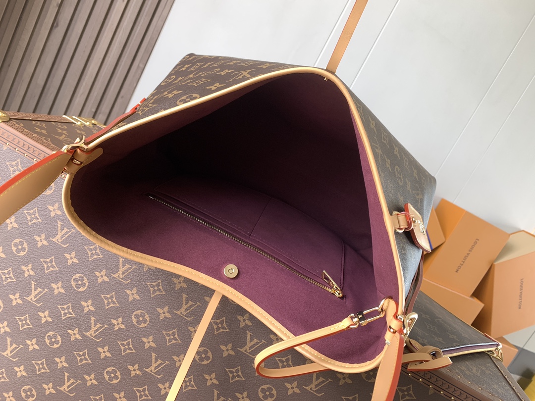 7 Louis Vuitton Launches the Brand-New CarryAll Medium Handbag