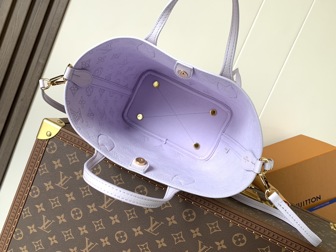 7 Louis Vuitton This small Blossom handbag is steeped in the modern hues of the new season.