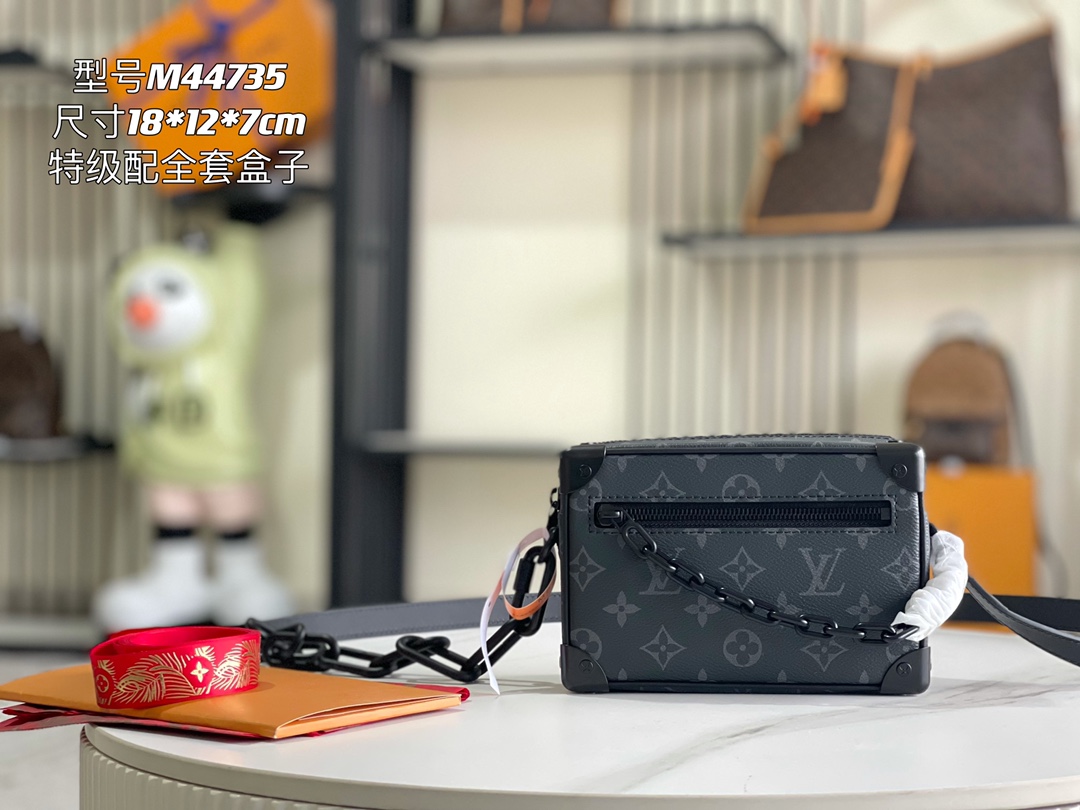 7 Louis Vuitton M44735 Premium Enhanced Edition: The leather used is Grade A Italian leather sourced from the original manufacturing factory—hence the designation "Premium."