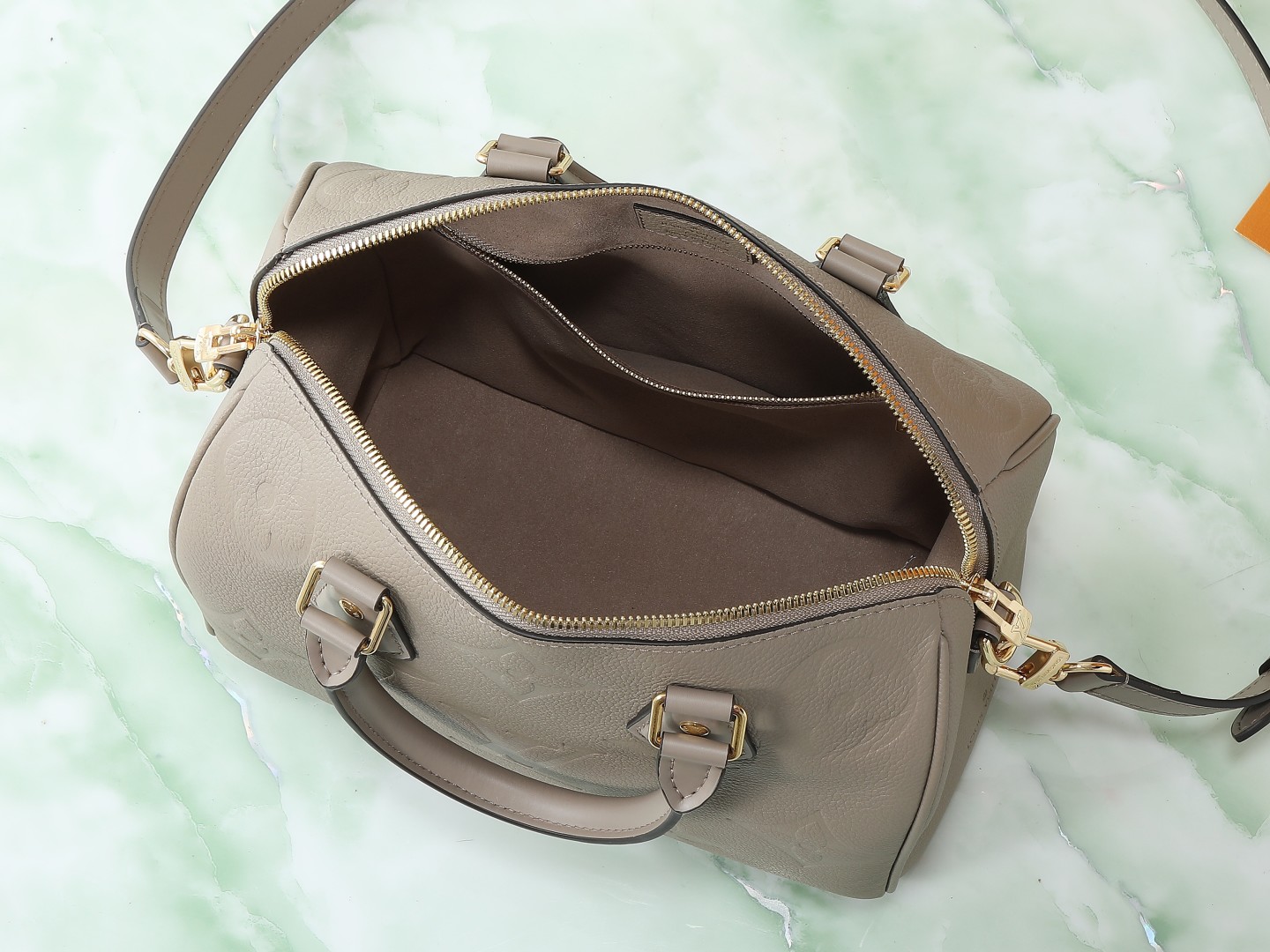 7 Louis Vuitton M59273 Grey — Full Leather Embossed Speedy "Pillow" Bag — Speedy Bandoulière 25 Handbag (M58947)