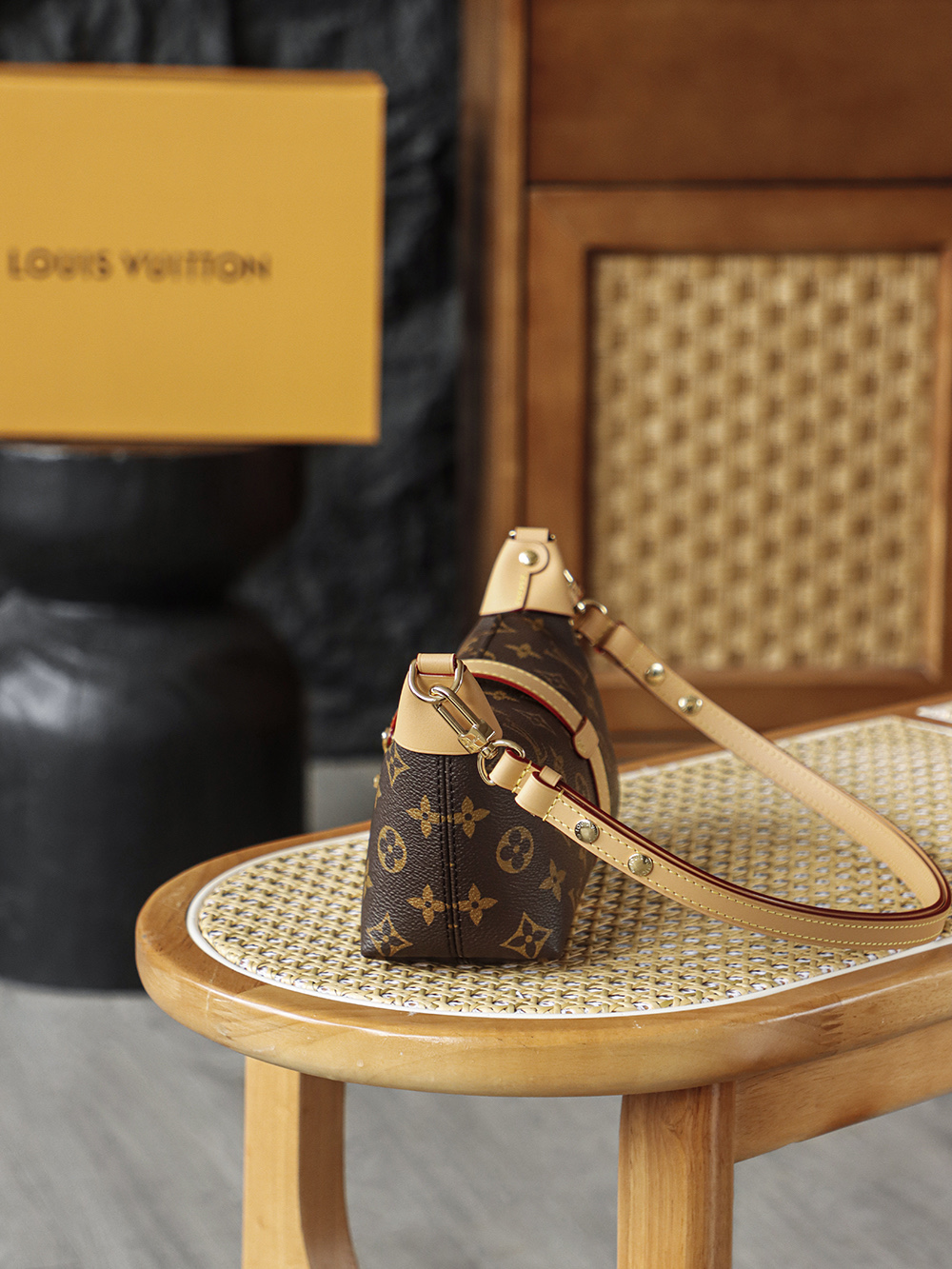 7 Louis Vuitton The Pochette Mia lunchbox bag delivers a stunning visual impact, exuding an air of vintage chic that is off the charts. Its magnetic S-lock clasp serves not only as a decorative accent but also as a symbol of exquisite craftsmanship and quality.