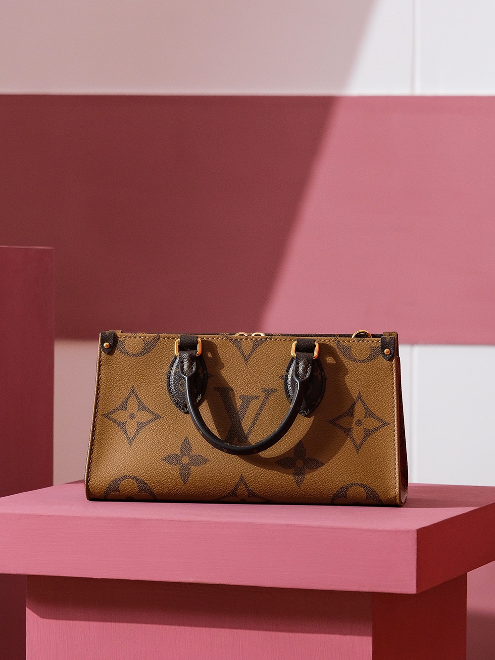 7 Louis Vuitton A fresh reinterpretation of the EAST WEST—featuring a spacious silhouette—is poised to unleash yet another wave of fashion trends!