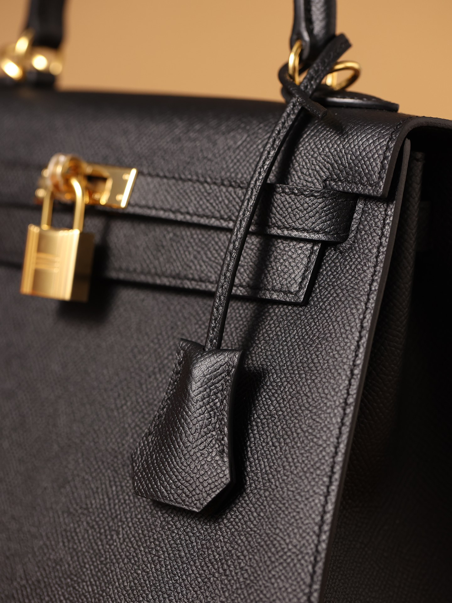 8 Hermes Kelly bag, black, 25cm, with gold hardware.