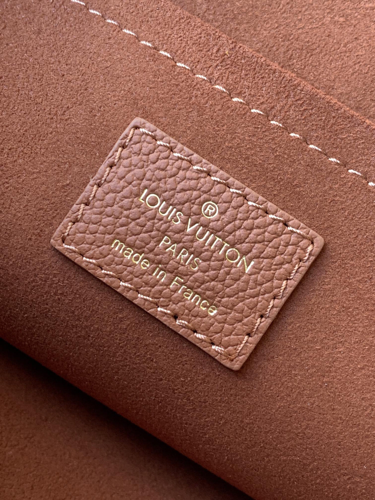 8 Louis Vuitton This Alma BB handbag showcases the iconic Alma BB silhouette, crafted from the House's exceptionally soft Monogram Empreinte leather.