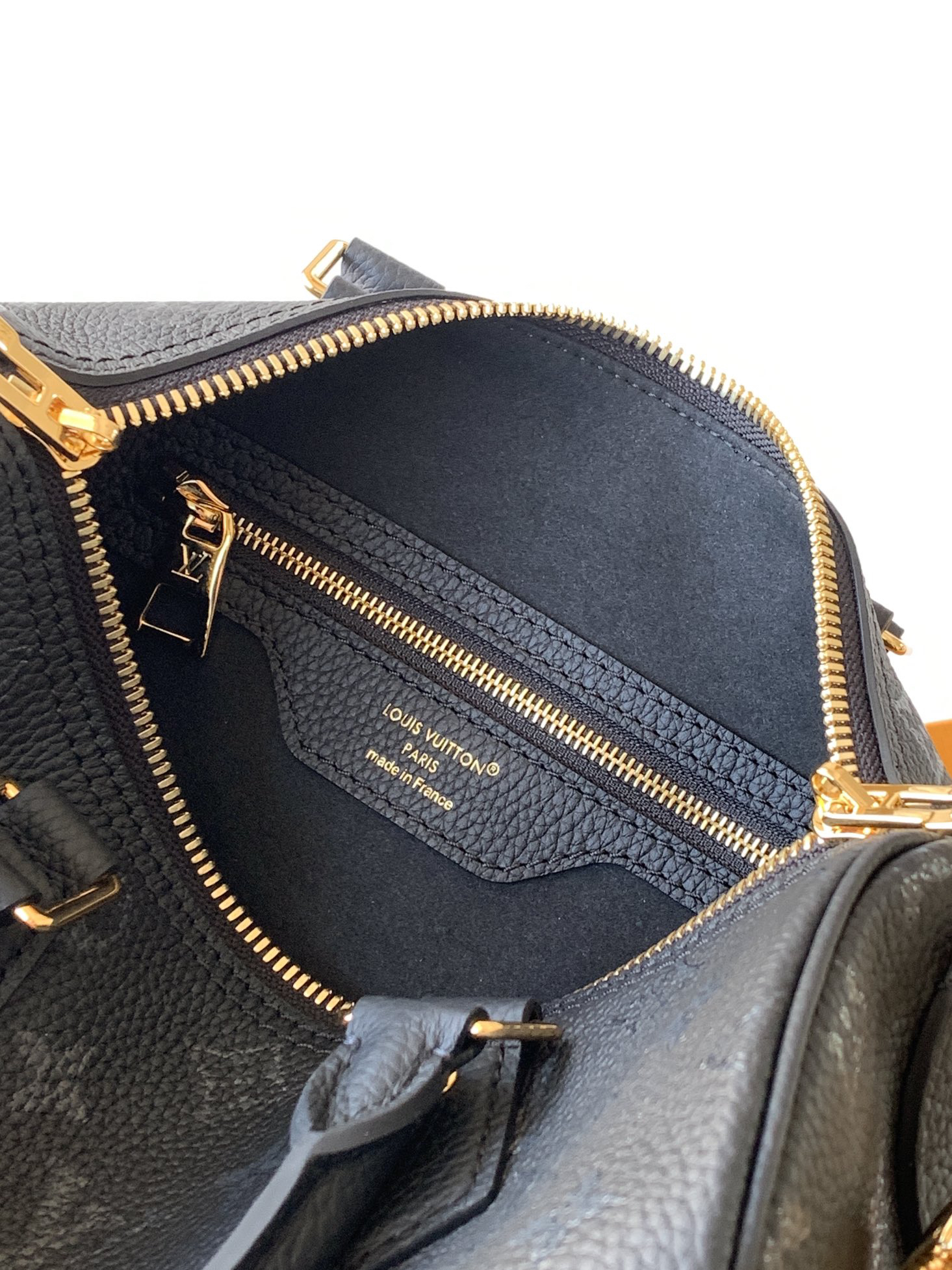 8 Louis Vuitton This Speedy Bandoulière 25 handbag is crafted from cowhide leather, offering a pillow-like soft touch.