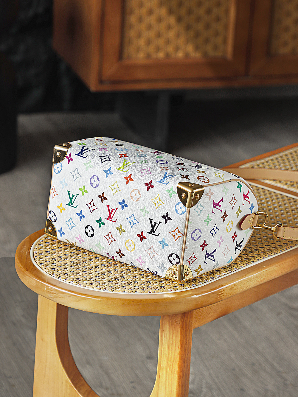 8 Louis Vuitton The Speedy 25 Tricolor inherits the elegant soul of the classic Speedy series.