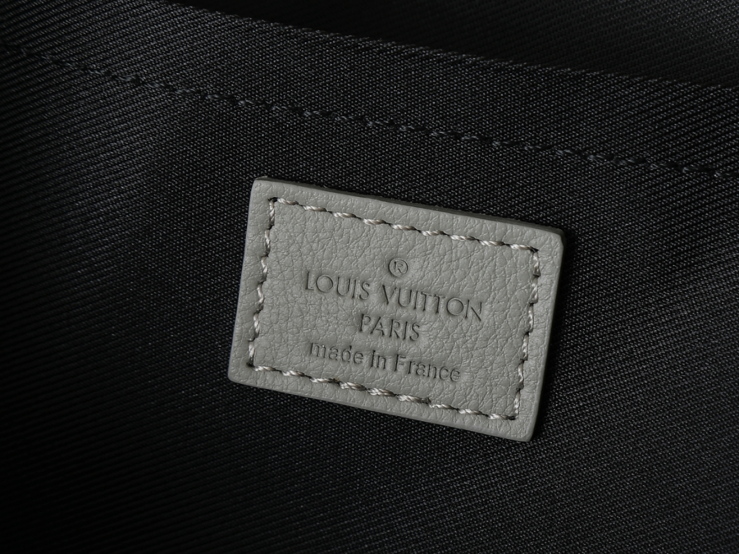 8 Louis Vuitton M24468: This Hobo Hamac bag is crafted from soft Monogram Shadow embossed cowhide leather.