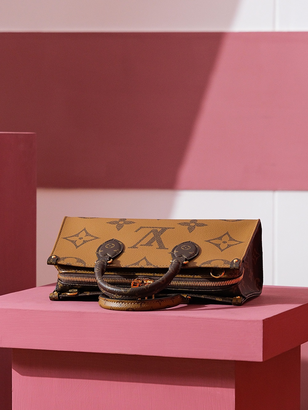 8 Louis Vuitton A fresh reinterpretation of the EAST WEST—featuring a spacious silhouette—is poised to unleash yet another wave of fashion trends!