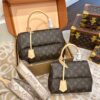 Louis Vuitton This monogrammed, single-shoulder/crossbody bag is so simple 😍 The more you look at it, the better it looks. The capacity is surprisingly generous.