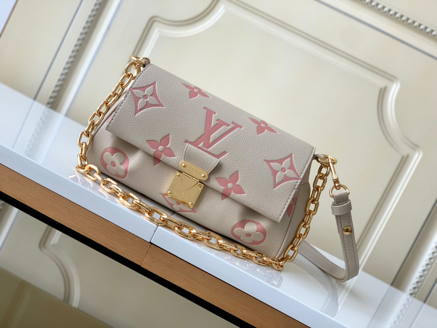 Louis Vuitton The M46393 Favorite handbag is crafted from Monogram Empreinte embossed leather.