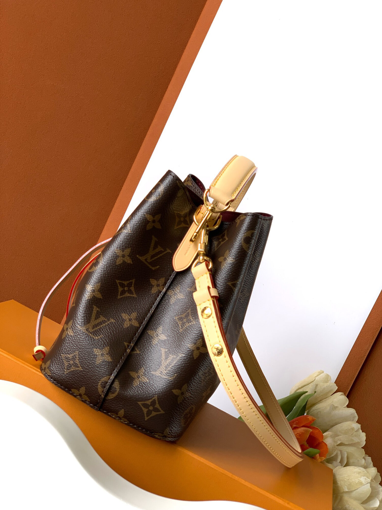 1 Louis Vuitton NÉONOÉ BB handbag