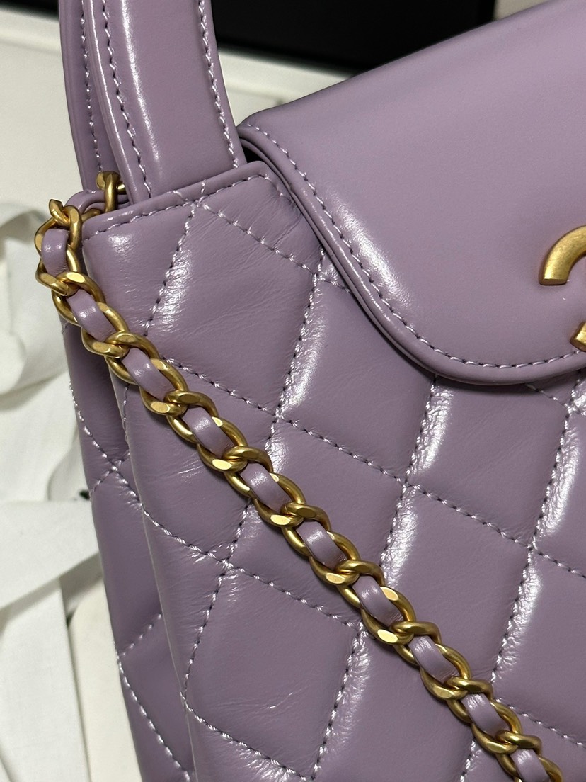 1 L'Oréal Large Chain Handbag in Smoky Purple
