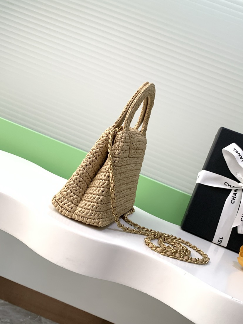 1 The popular vintage Kelly bag has been redesigned and revitalized by Chanel.