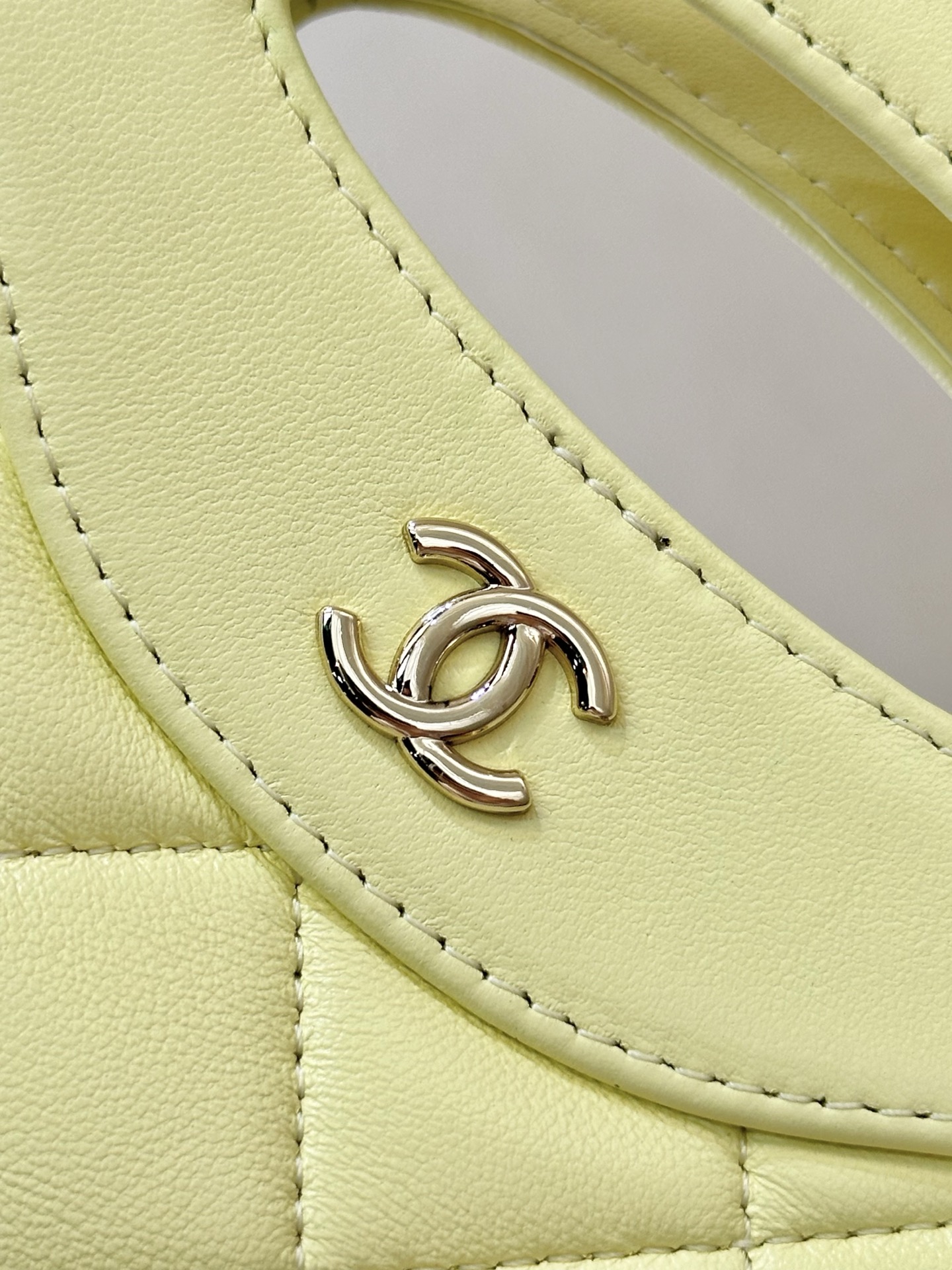 1 Chanel 25k new color scheme