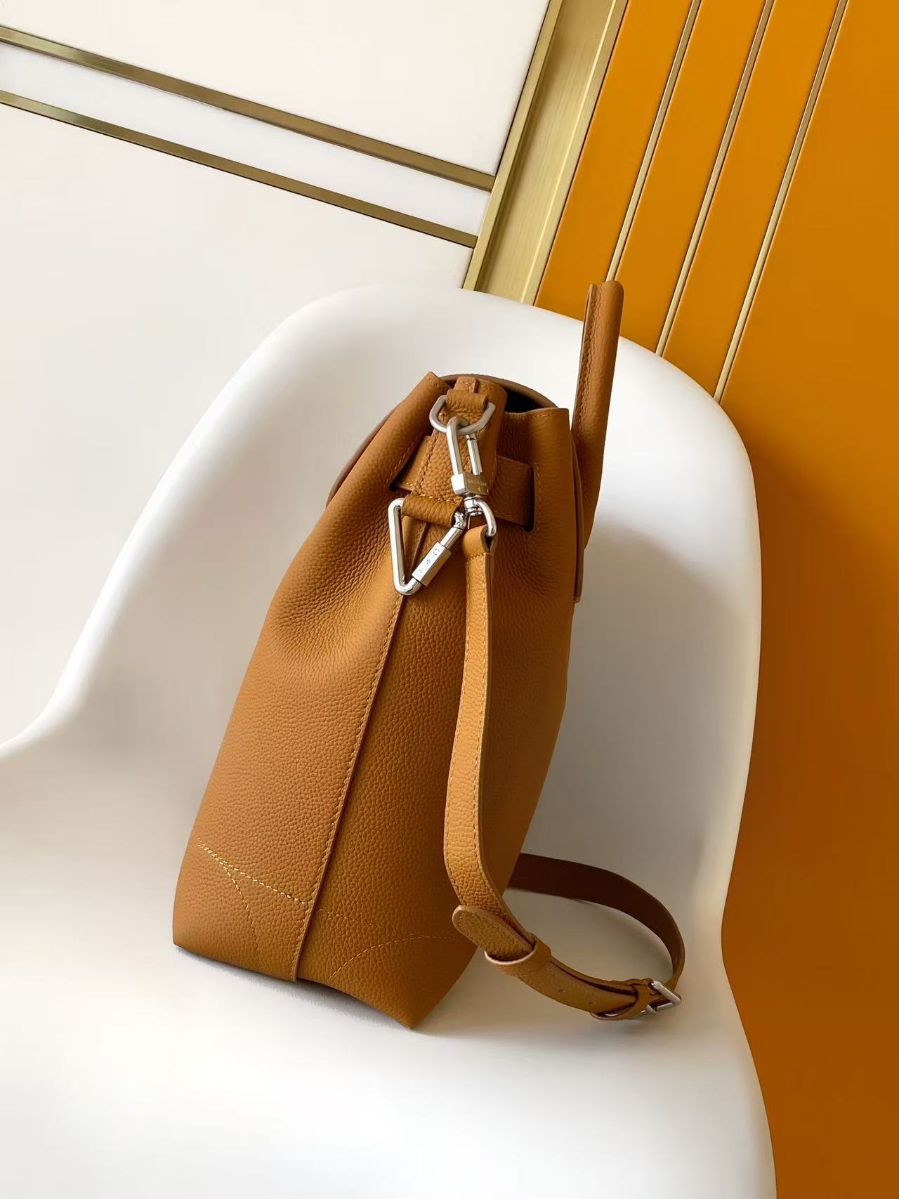 1 Louis Vuitton This Sapphire 30 handbag is a modern interpretation of the timeless Sapphire handbag, crafted from Brønsted cowhide leather.
