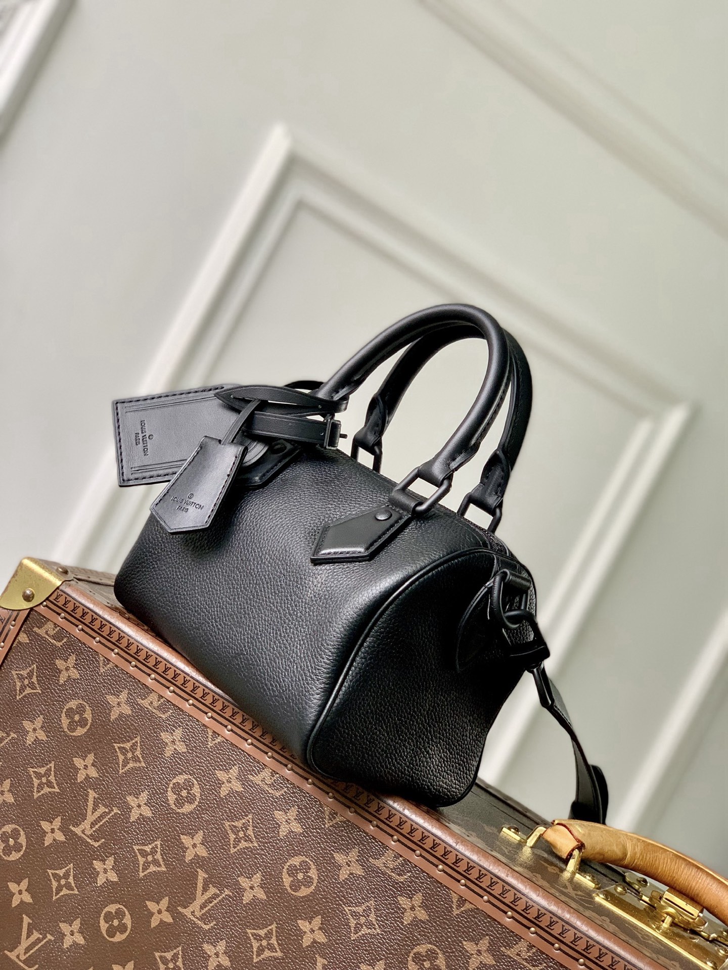 1 Louis Vuitton The M23807 black Speedy P9 Bandoulière 20 handbag is crafted from glossy calfskin leather.