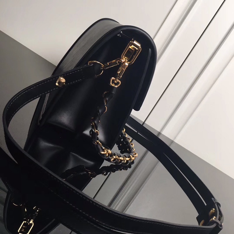 1 Louis Vuitton M44162 Women's Artistic Director Nicolas Ghesquière launches the Dauphine handbag