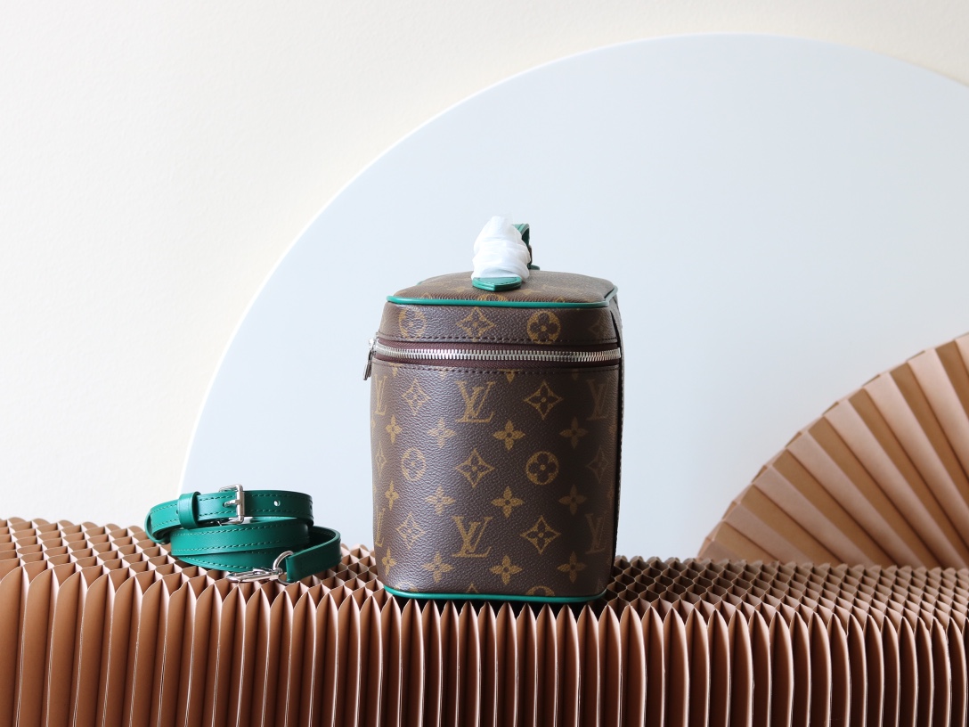 1 Louis Vuitton M12667 Green This Nice BB cosmetic bag is made from Monogram Macassar canvas.